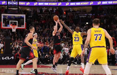 专打湖人是吧？吉迪五天前砍15+10+17+8，今日三双+超级绝杀