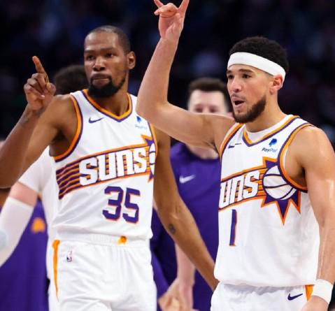 手感低迷，布克14中4&三分6中0取10分6助1断，正负值全场最低