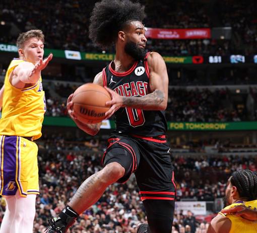 三分雨如有神助，公牛全队末节三分14中11